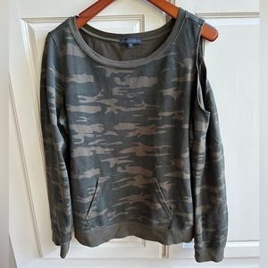 Sanctuary Camo Scoop Neck Sweater w/ Pocket & Open Left Shoulder Size L